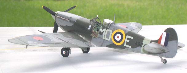 spitfire camouflage with Paasche Model H airbrush and masks